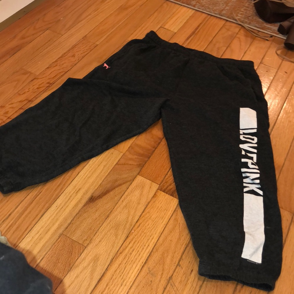 Cropped VS sweatpants